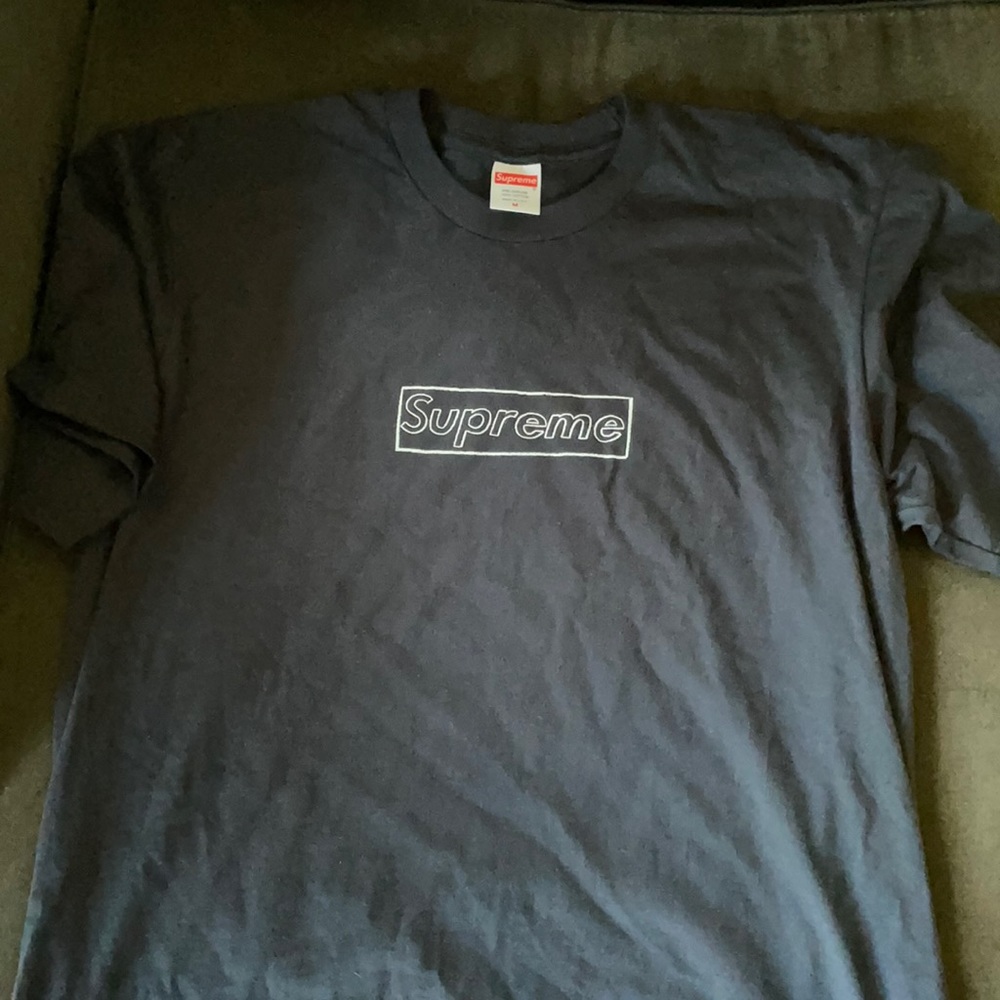 Supreme KAWS CHALK Logo Tee Size Medium deadstock